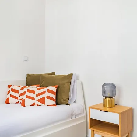 2br Cardiff With Balcony Apartment Lisbon