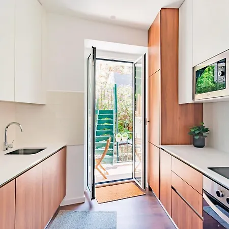 2br Cardiff With Balcony Apartment Lisbon