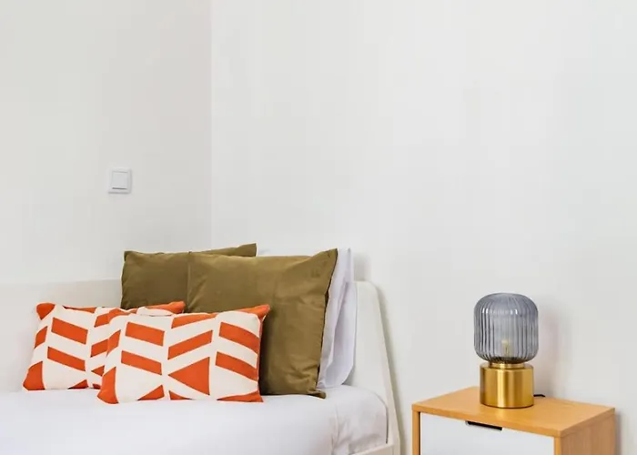 2br Cardiff With Balcony Apartment *